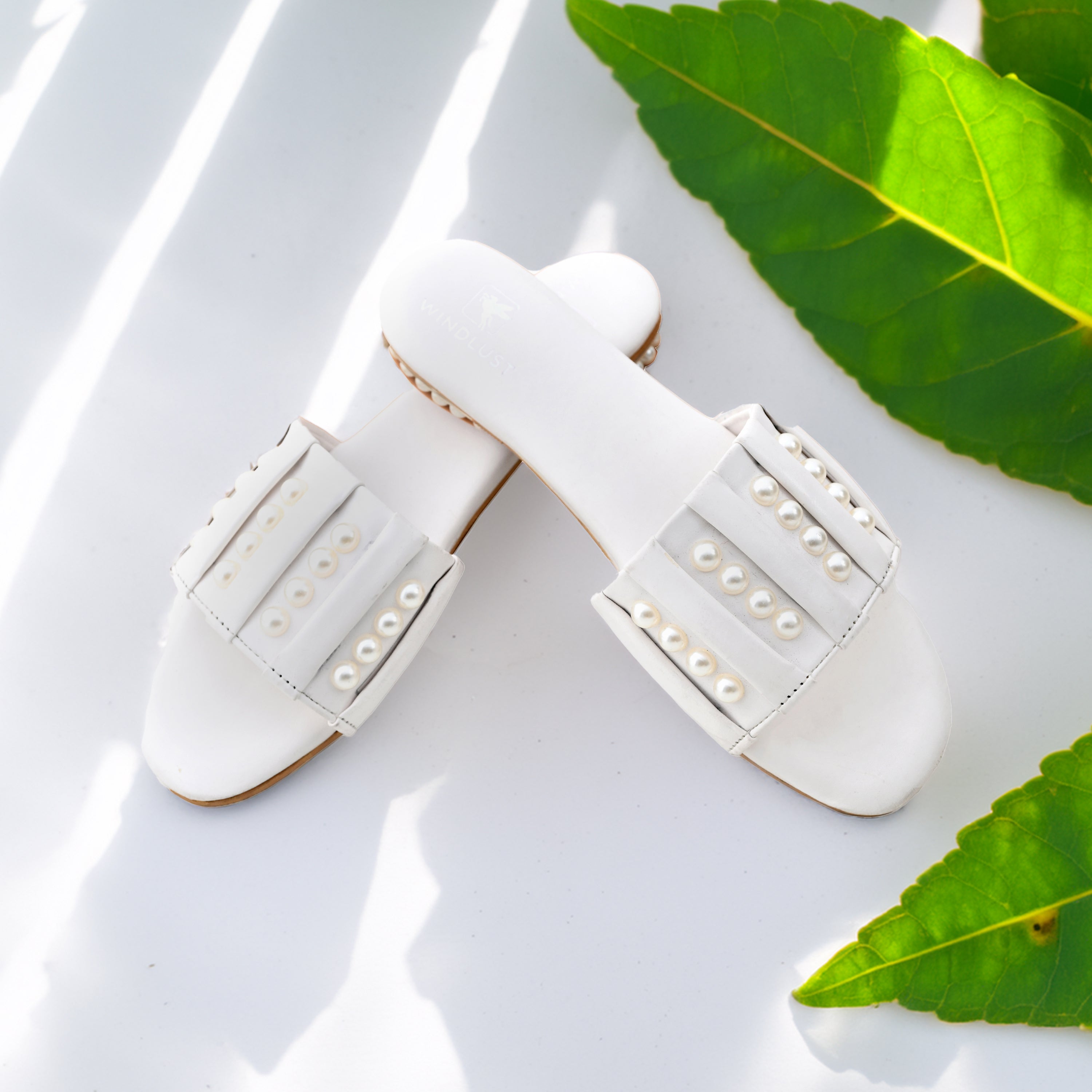 Linear Pearl Flats - Pristine White - Windlust