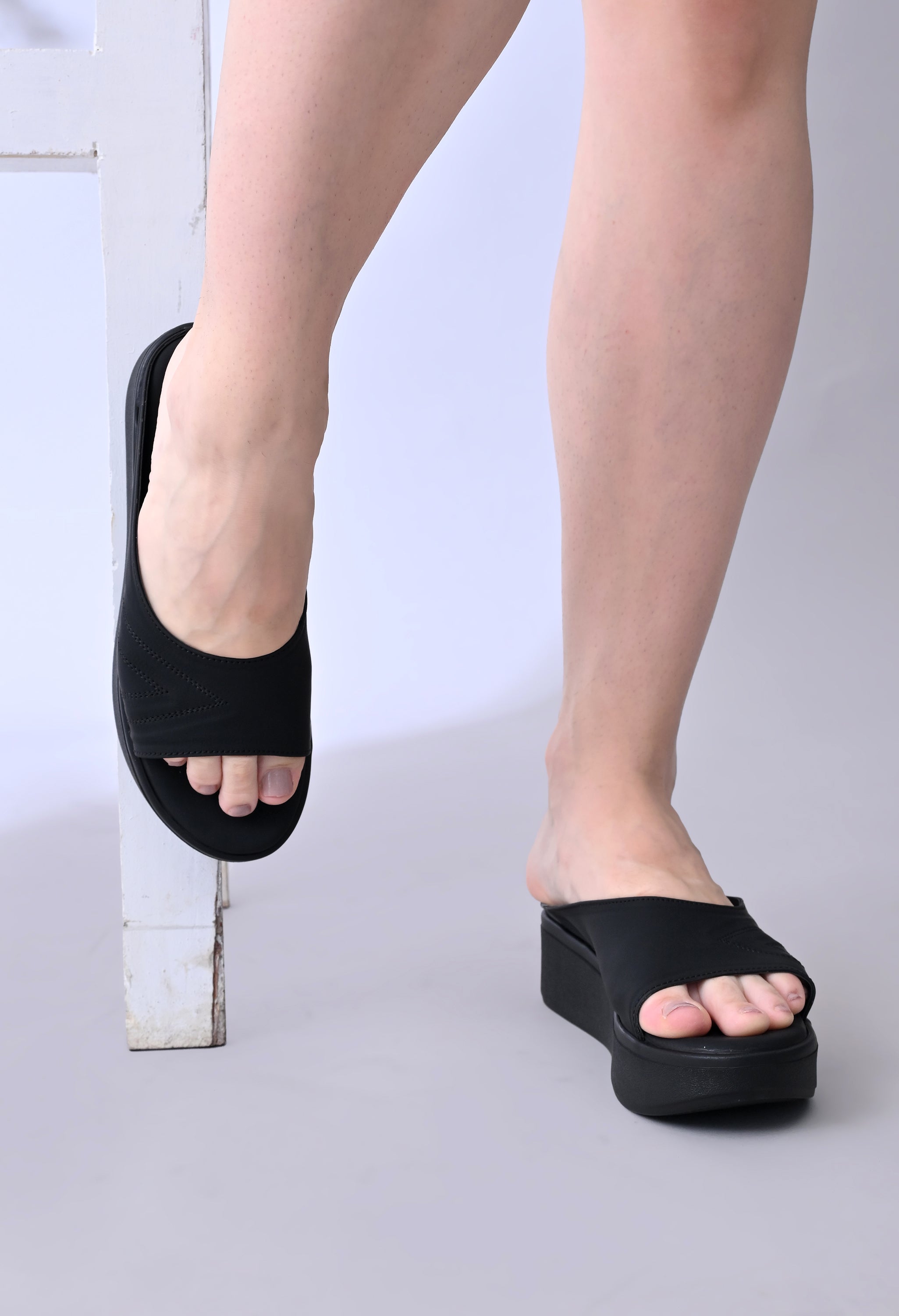 Luxè Sewed In Wedge - DenseBlack - Windlust
