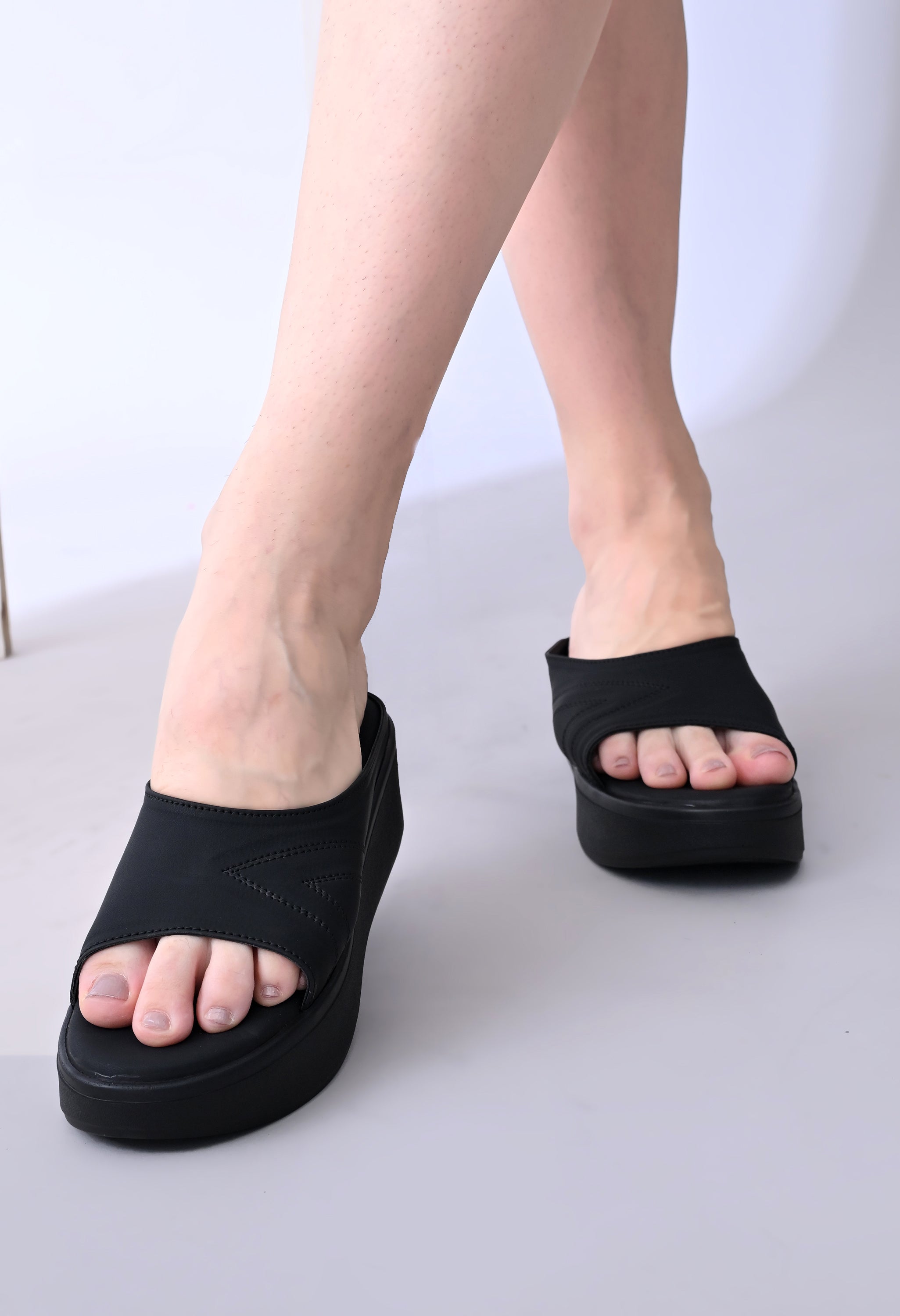 Luxè Sewed In Wedge - DenseBlack - Windlust