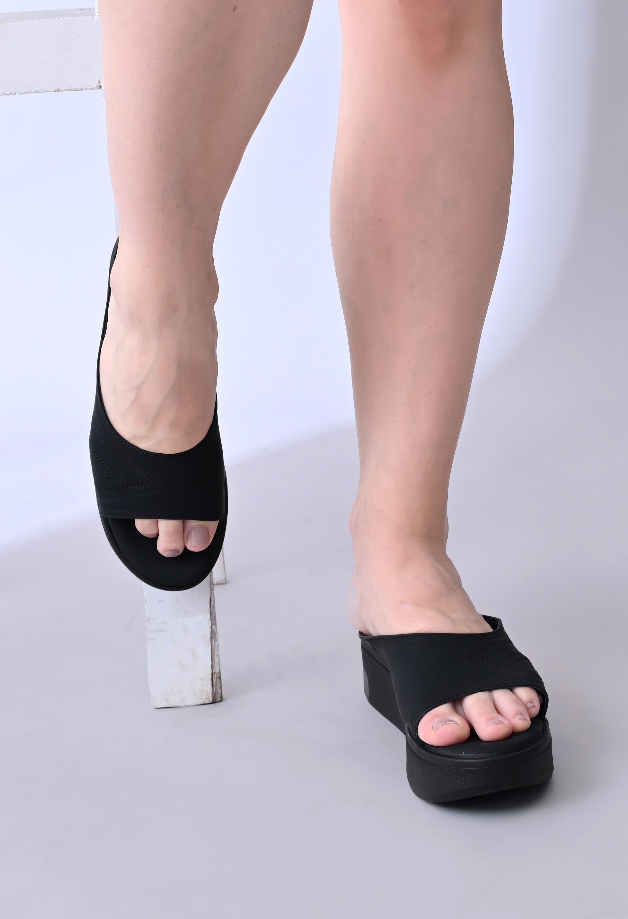 Luxè Sewed In Wedge - DenseBlack - Windlust