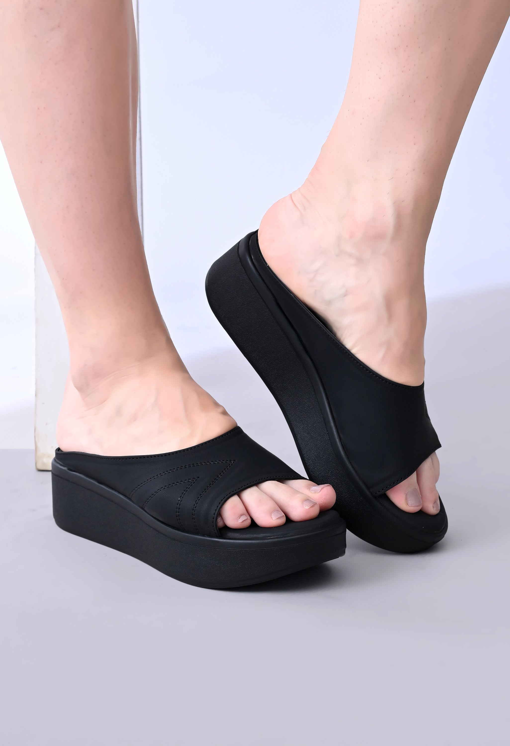 Luxè Sewed In Wedge - DenseBlack - Windlust
