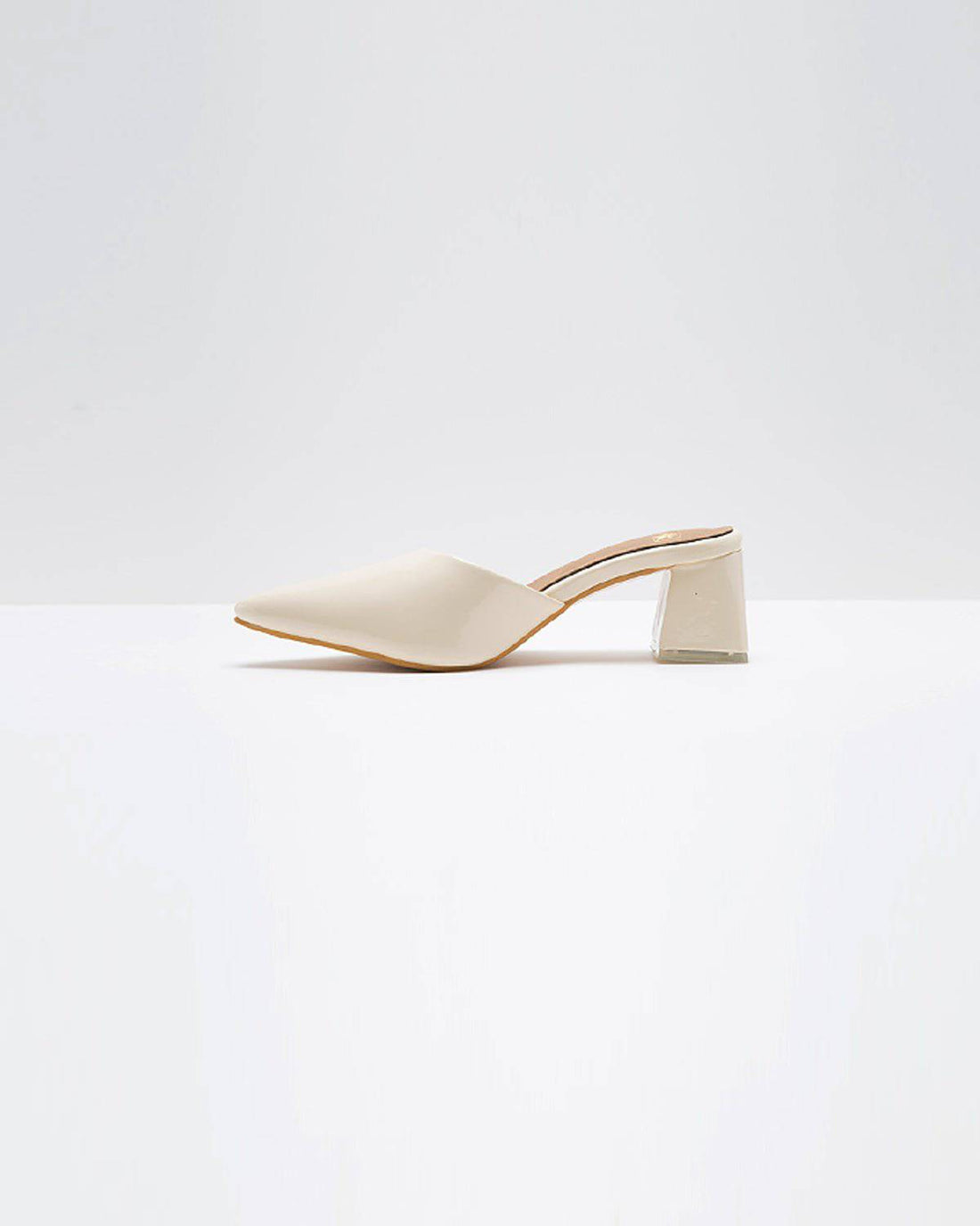 Cream-colored luxury solid mule heels by Windlust, featuring a sleek design and comfortable block heel for elegant footwear.